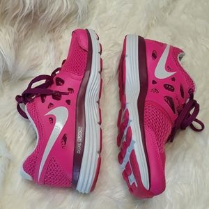 Nike Dual Fusion Sneakers